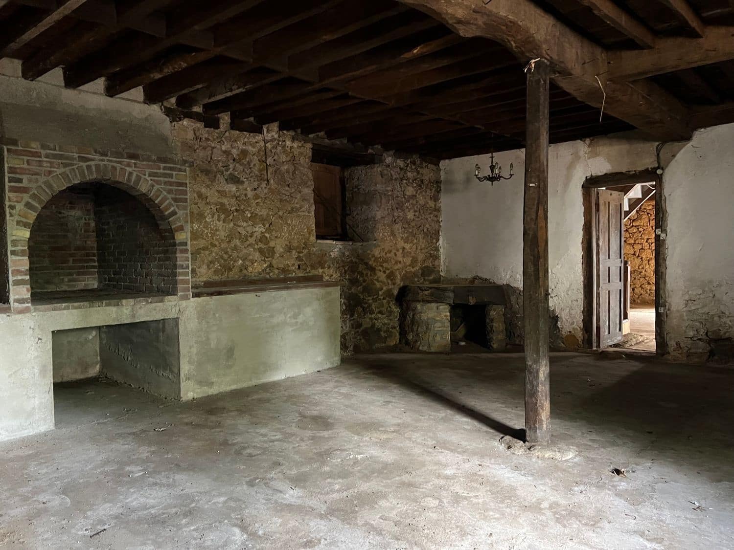 5 slaapkamer Finca/Landhuis te koop in Nava met garage - € 35.000 (Ref: 9441275)