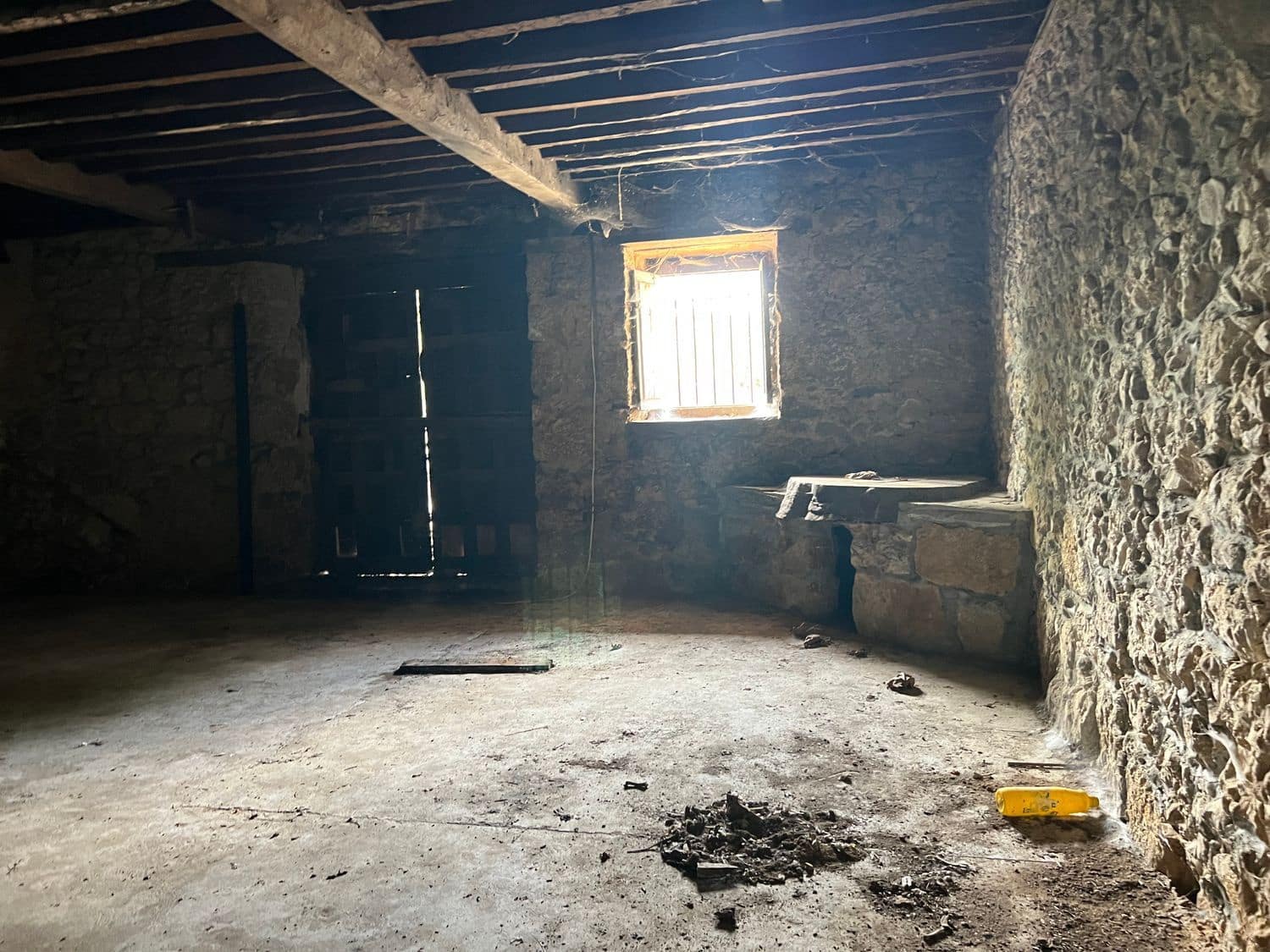 5 slaapkamer Finca/Landhuis te koop in Nava met garage - € 35.000 (Ref: 9441275)