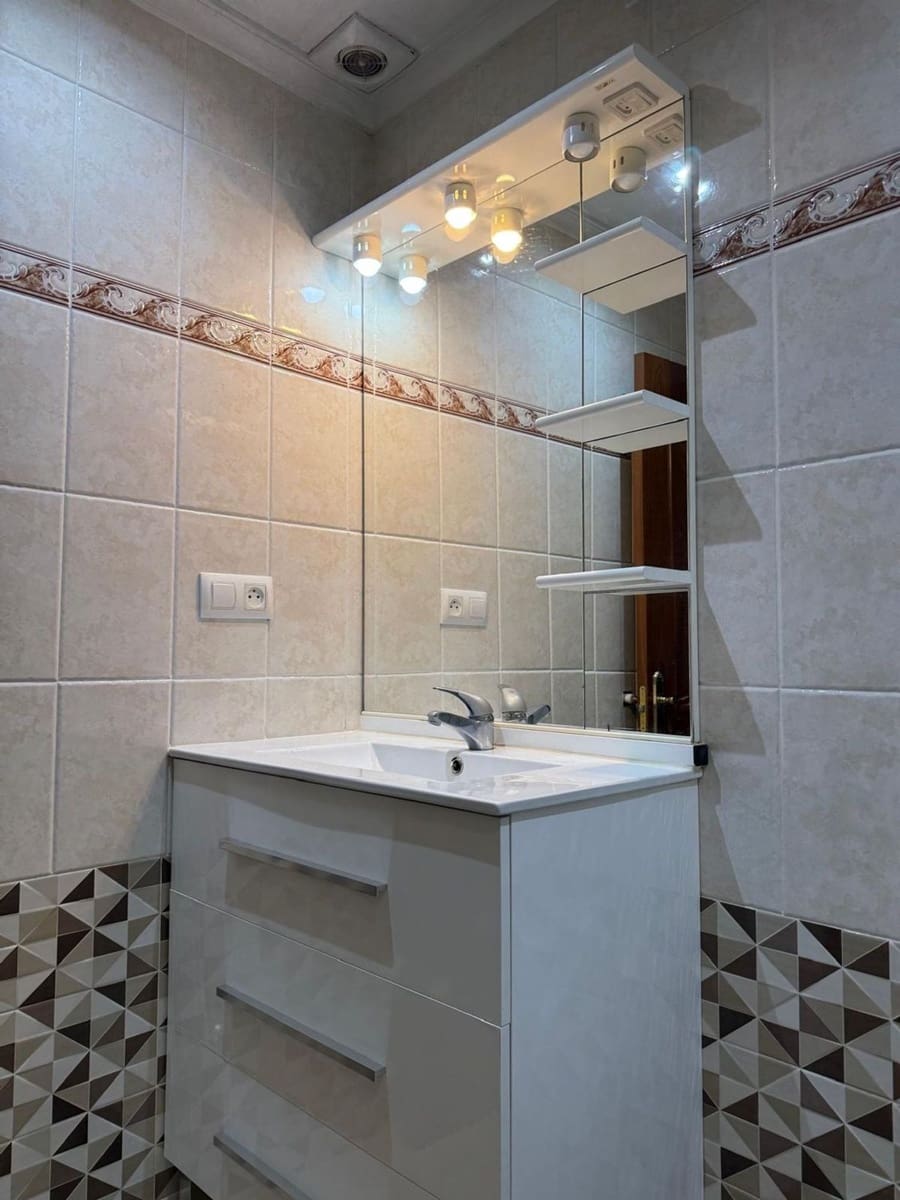 3 soveværelse Lejlighed til salg i Gijon med garage - € 154.500 (Ref: 9448835)