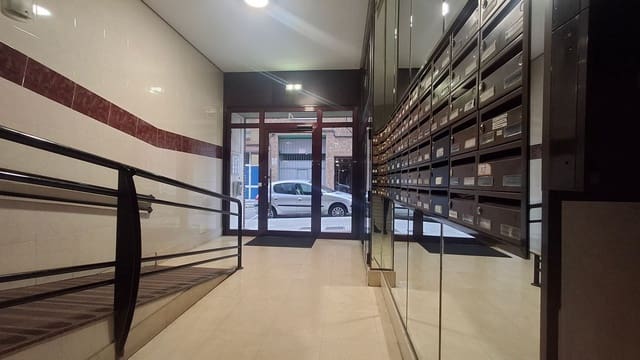 2 soverom Leilighet til salgs i Centro Urbano, Oviedo med garasje - € 165 000 (Ref: 9450099)