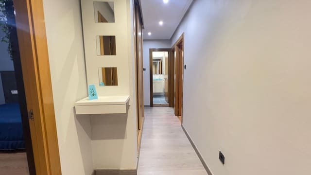 3 slaapkamer Appartement te huur in Centro Urbano, Gijón met garage - € 850 (Ref: 9455743)