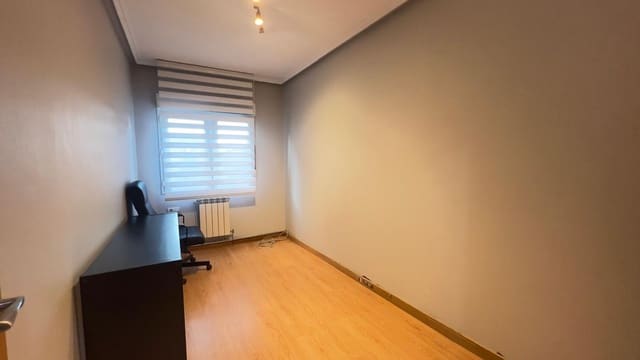 3 slaapkamer Appartement te huur in Centro Urbano, Gijón met garage - € 850 (Ref: 9455743)