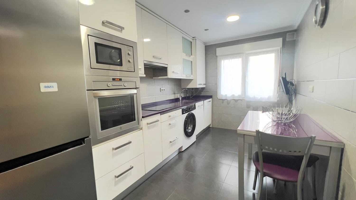 3 quarto Apartamento para arrendar em Gijon com garagem - 850 € (Ref: 9455743)