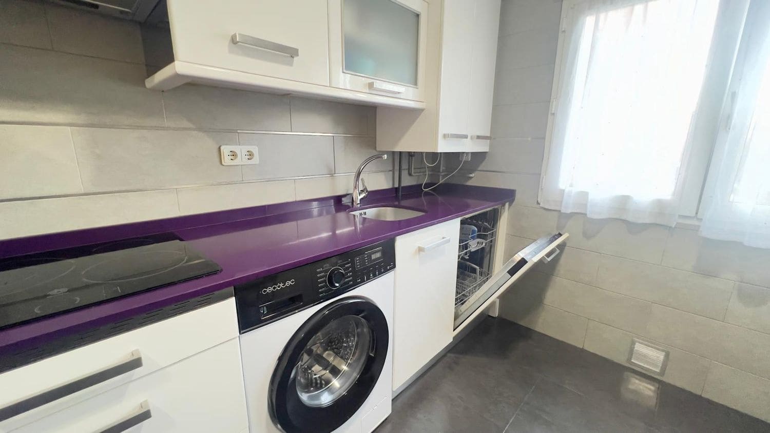 3 quarto Apartamento para arrendar em Gijon com garagem - 850 € (Ref: 9455743)