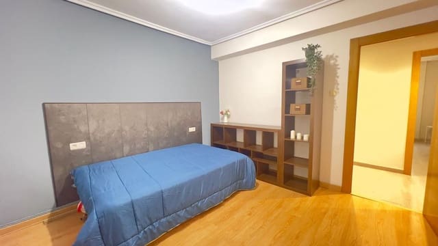 3 slaapkamer Appartement te huur in Centro Urbano, Gijón met garage - € 850 (Ref: 9455743)
