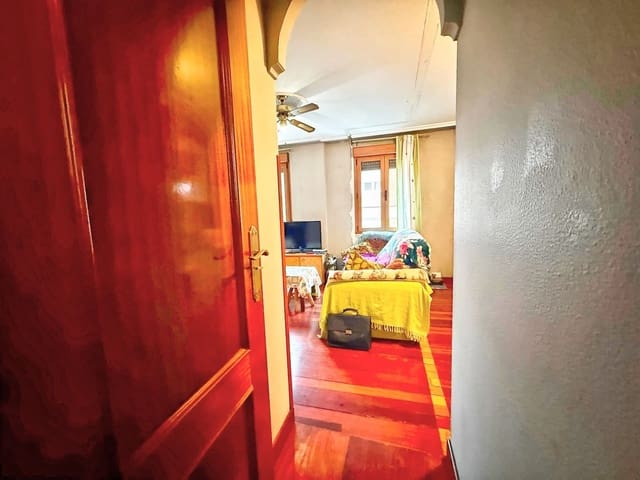 Apartamento de 2 habitaciones en Avilés en venta con garaje - 120.000 € (Ref: 9460962)