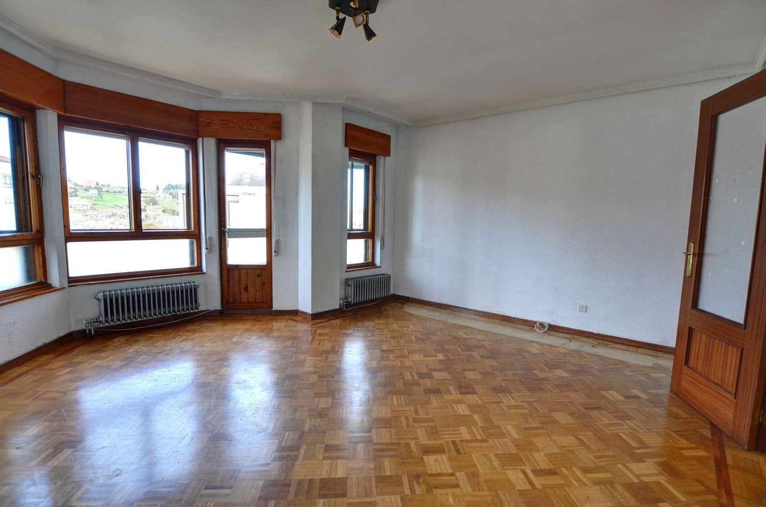 4 quarto Apartamento para venda em Castrillon com garagem - 227 000 € (Ref: 9460964)