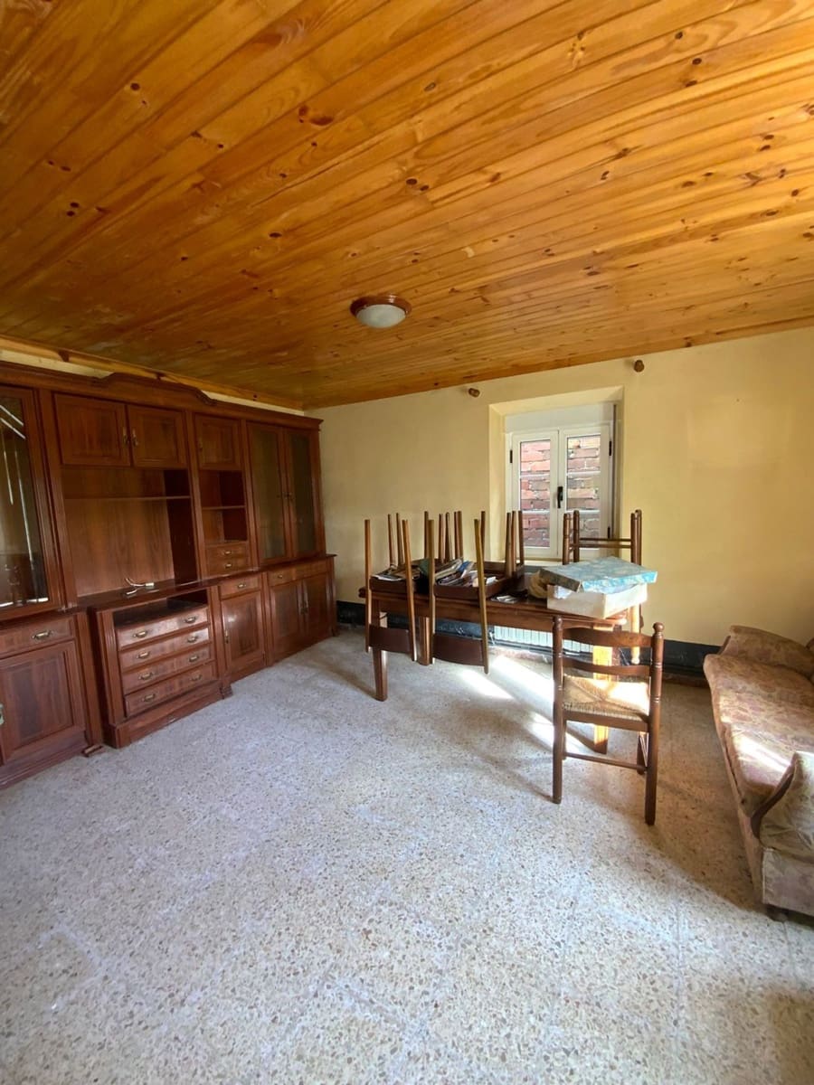 4 bedroom Finca/Country House for sale in Luarca with garage - € 240,000 (Ref: 9461137)