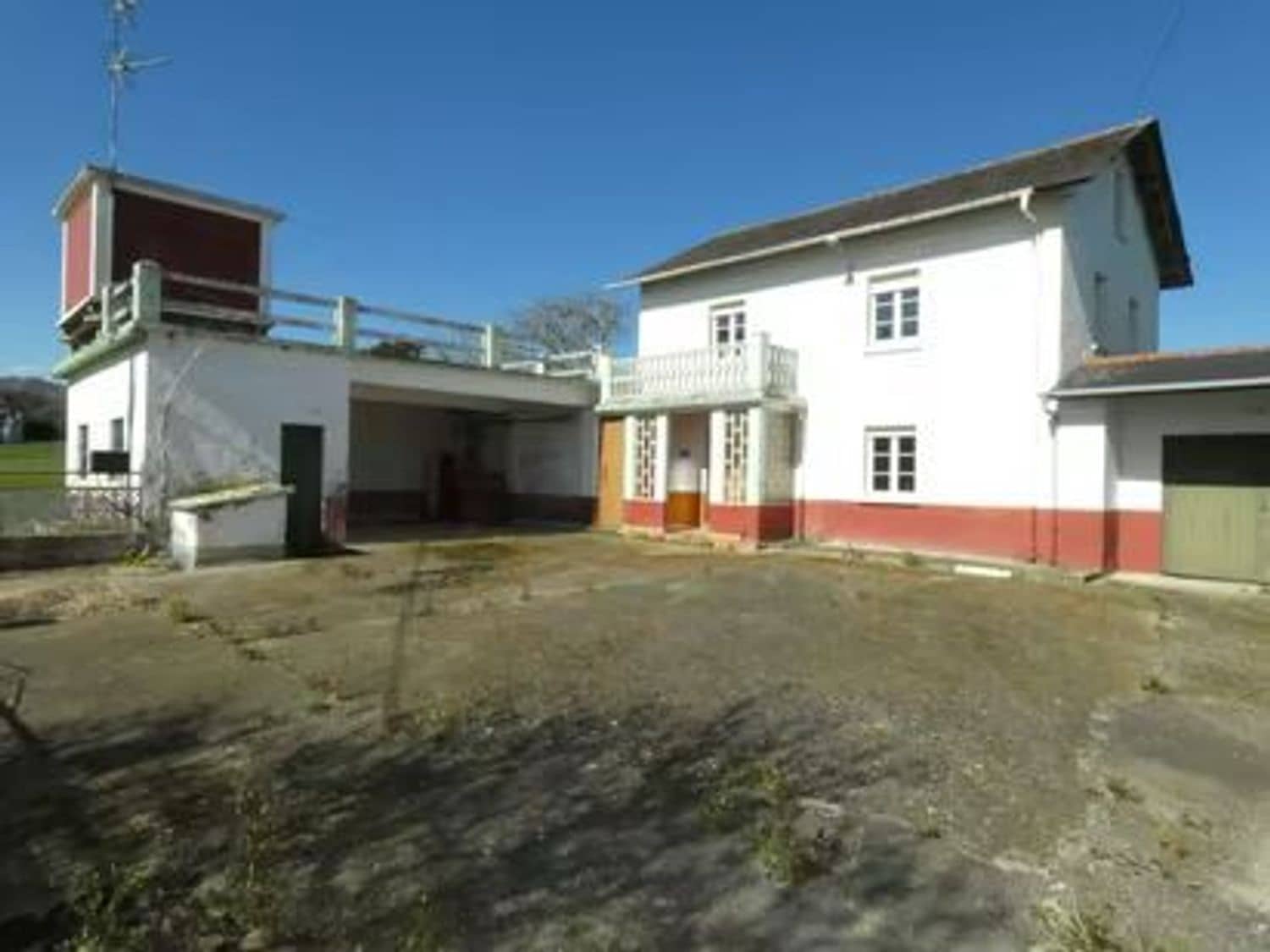 4 bedroom Finca/Country House for sale in Luarca with garage - € 240,000 (Ref: 9461137)