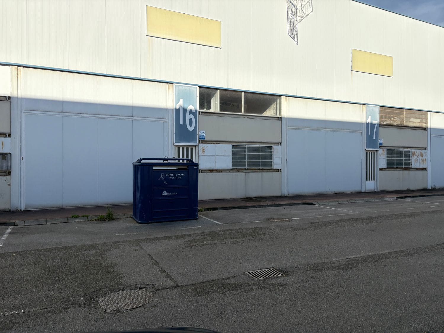 Local Commercial à vendre à Corvera de Asturias - 465 000 € (Ref: 9465237)