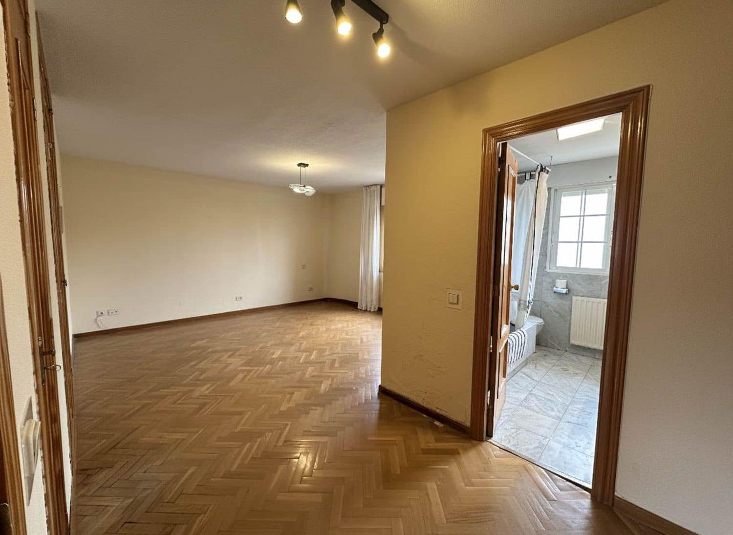 4 Zimmer Haus zu verkaufen in Las Rozas de Madrid mit Pool Garage - 890.000 € (Ref: 9467959)