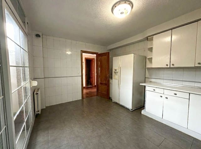 4 makuuhuone Omakotitalo myytävänä paikassa Las Rozas de Madrid mukana uima-altaan 
autotalli - 990 000 € (Ref: 9467959)