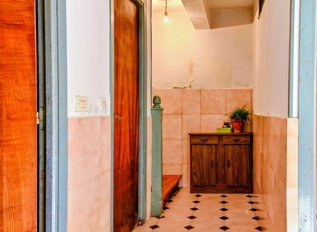 5 bedroom Finca/Country House for sale in Quirós with garage - € 125,000 (Ref: 9467960)