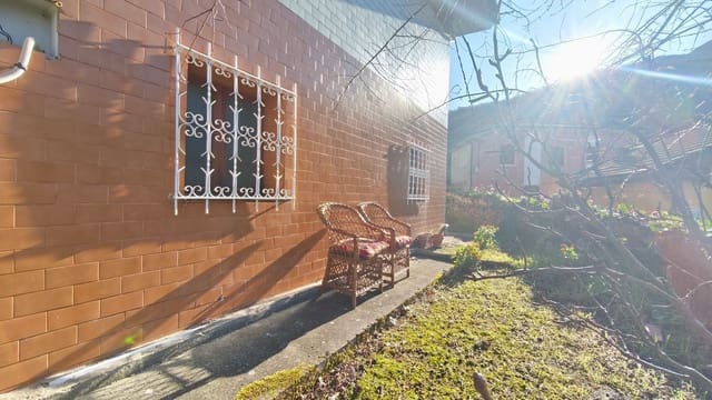 5 bedroom Finca/Country House for sale in Quirós with garage - € 125,000 (Ref: 9467960)