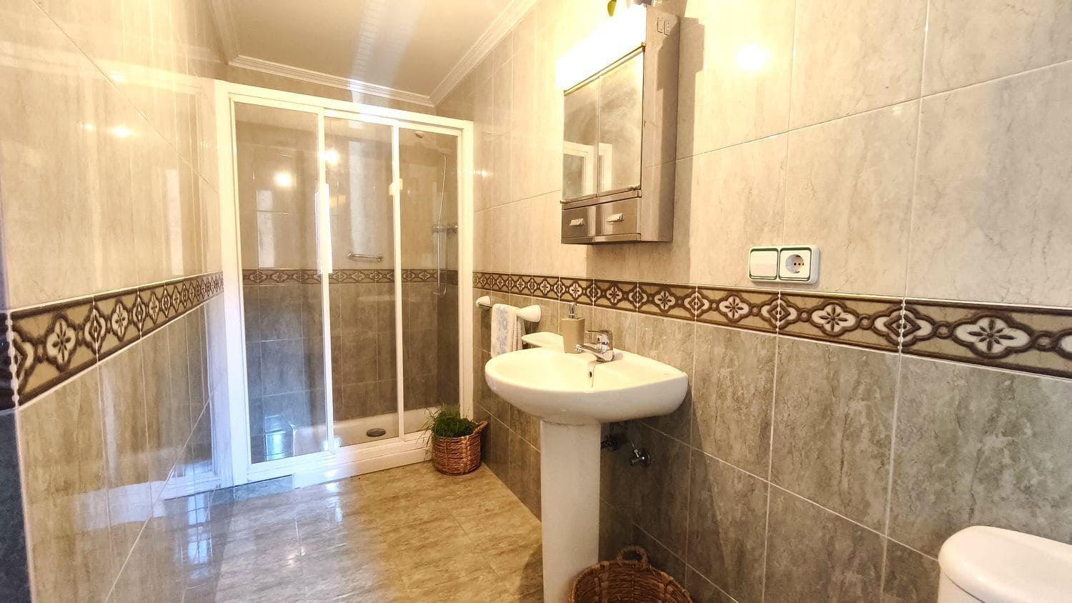 5 bedroom Finca/Country House for sale in Quiros with garage - € 125,000 (Ref: 9467960)