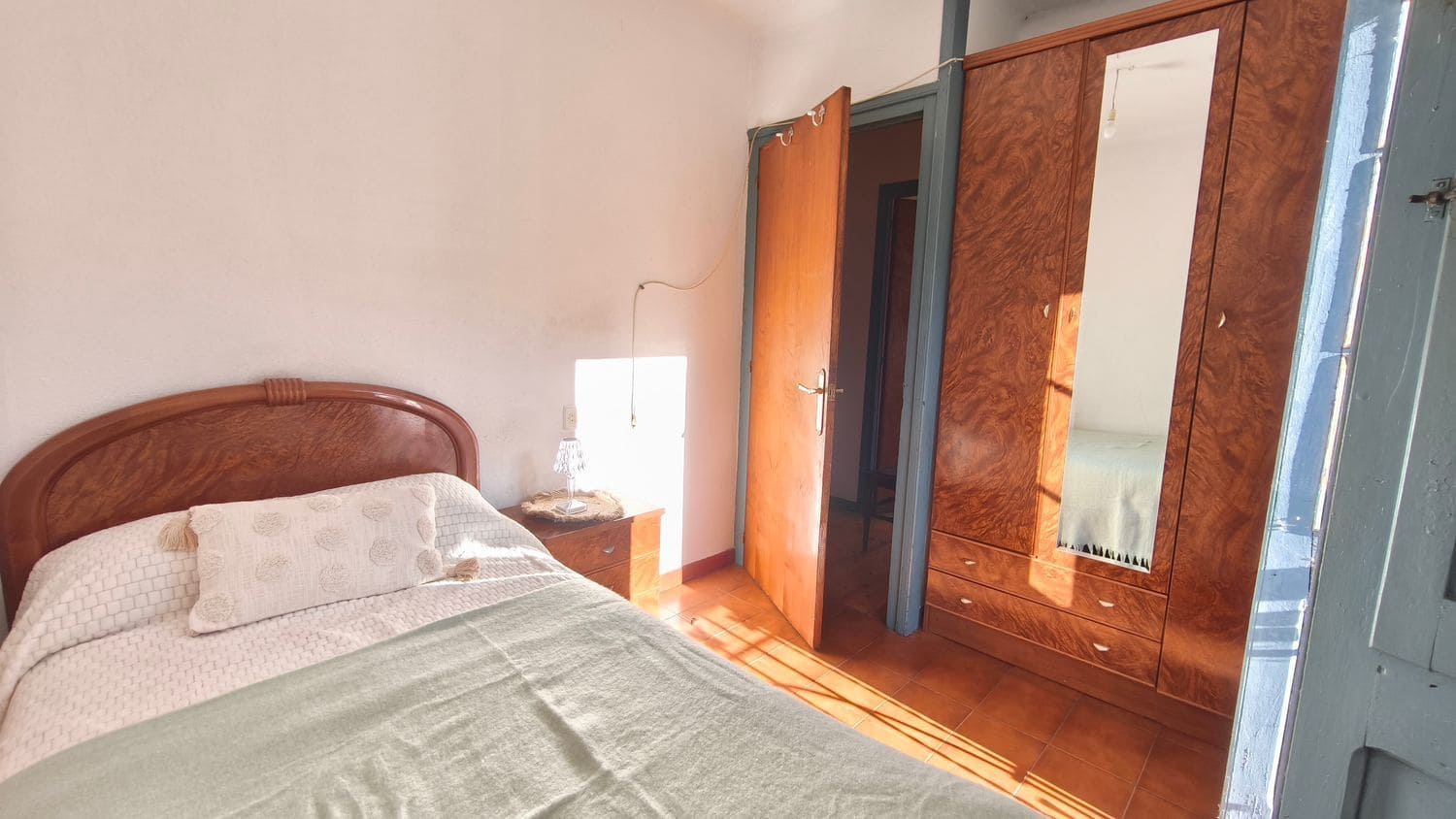 5 bedroom Finca/Country House for sale in Quiros with garage - € 125,000 (Ref: 9467960)