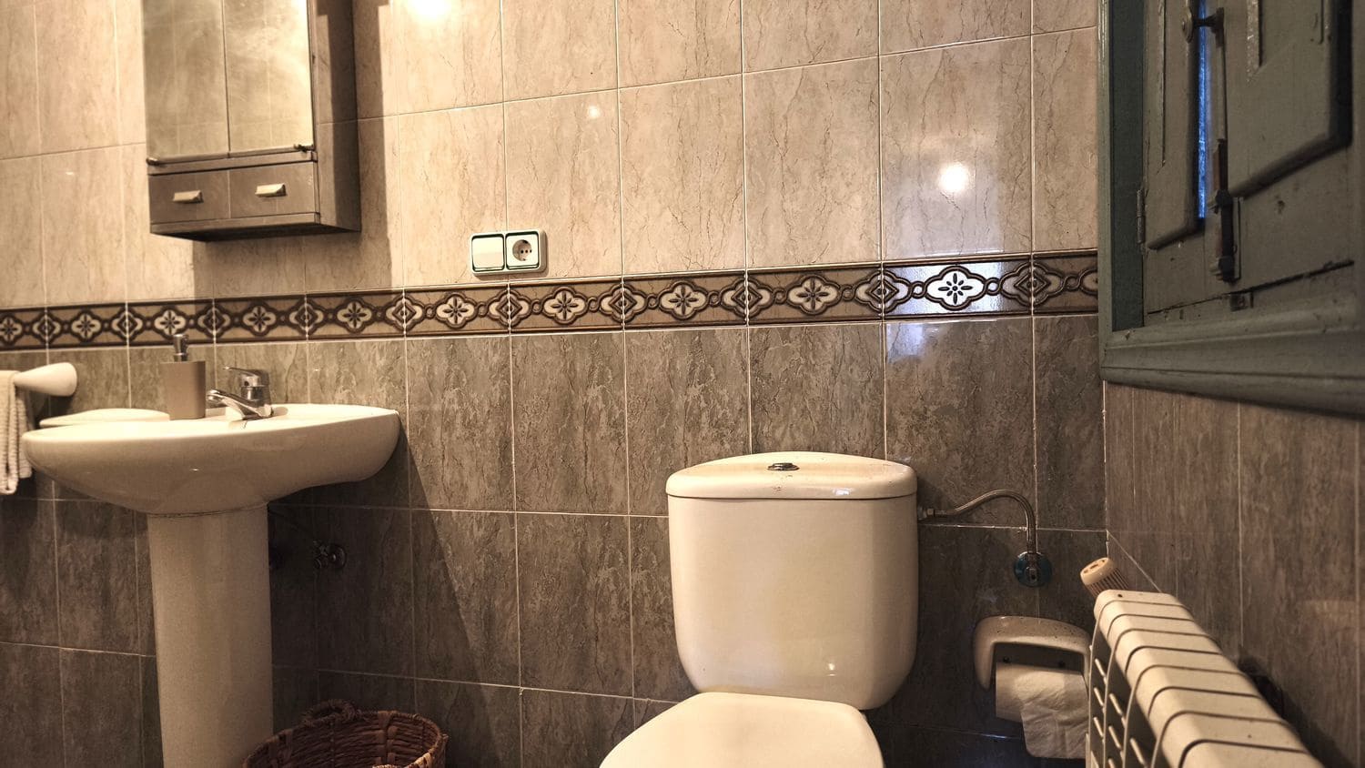 5 bedroom Finca/Country House for sale in Quiros with garage - € 125,000 (Ref: 9467960)