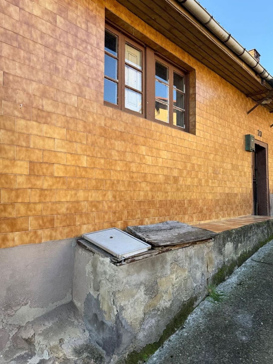 3 quarto Casa em Banda para venda em Quiros com garagem - 40 000 € (Ref: 9467961)