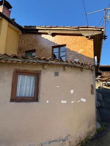 3 bedroom Townhouse for sale in Quirós with garage - € 40,000 (Ref: 9467961)