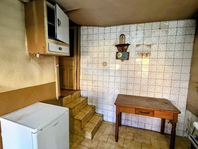 3 bedroom Townhouse for sale in Quirós with garage - € 40,000 (Ref: 9467961)