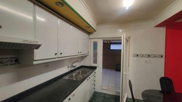 3 slaapkamer Appartement te koop in Centro Urbano, Gijón met garage - € 149.000 (Ref: 9471946)