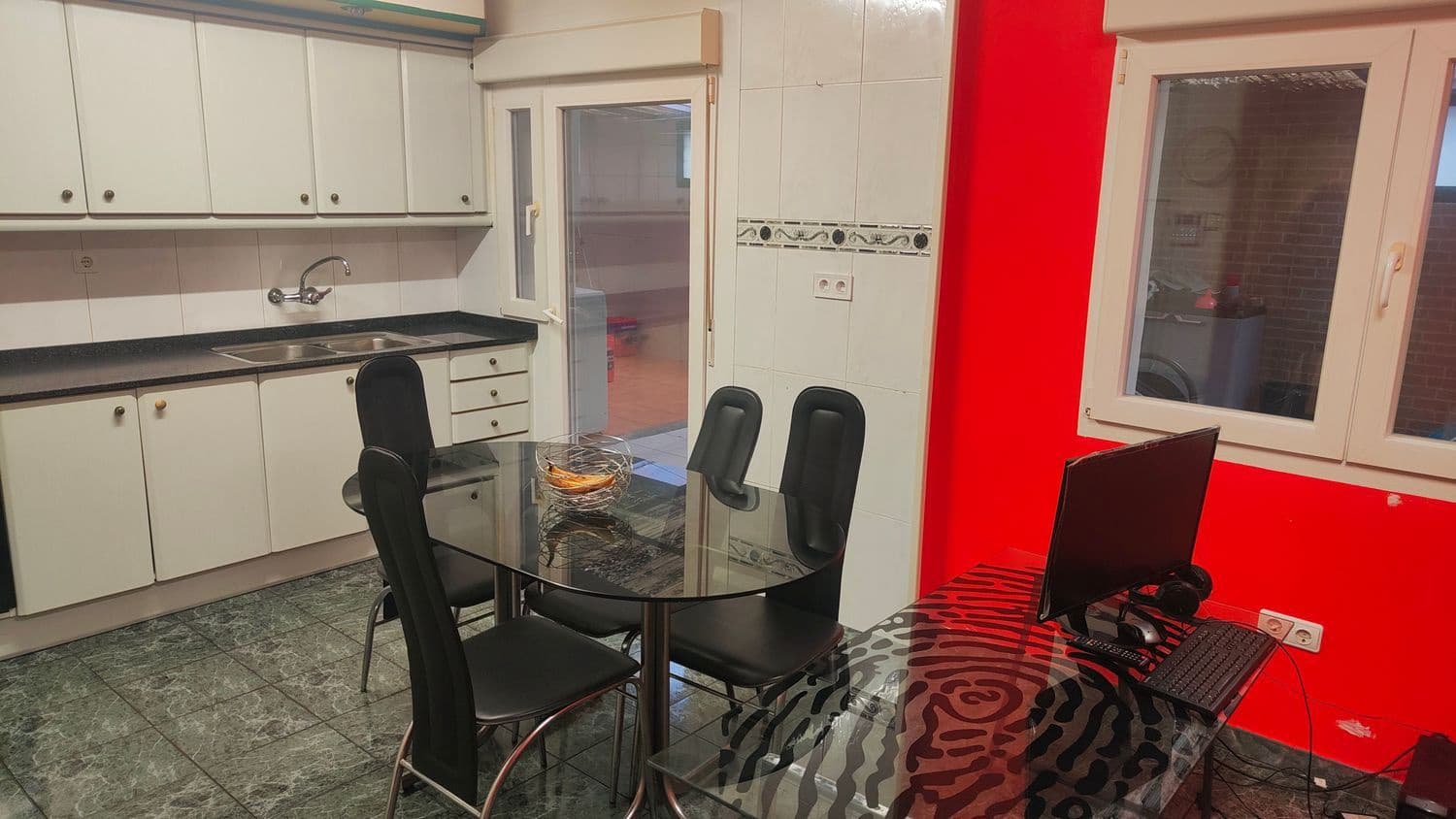 3 slaapkamer Appartement te koop in Gijon met garage - € 149.000 (Ref: 9471946)
