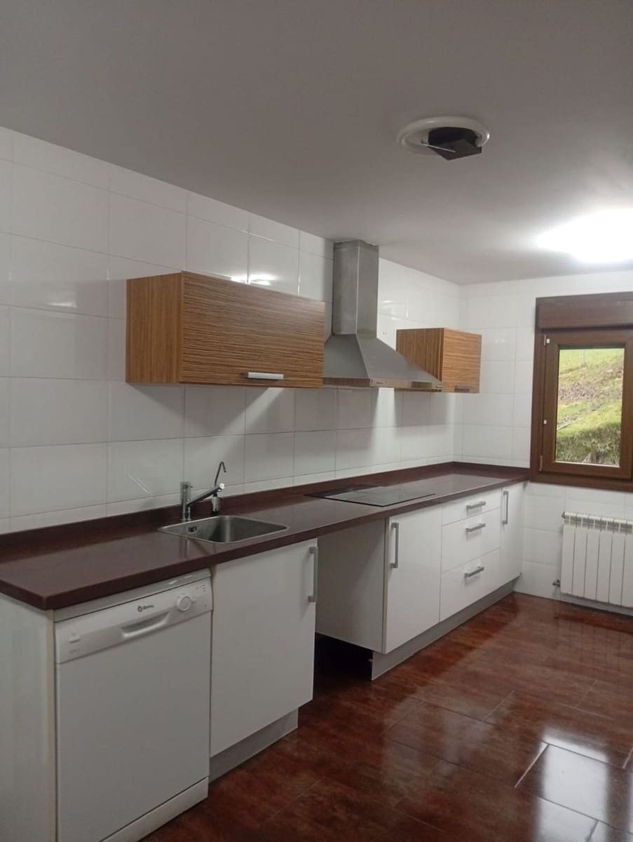 4 bedroom Villa for sale in Siero with garage - € 390,000 (Ref: 9480848)