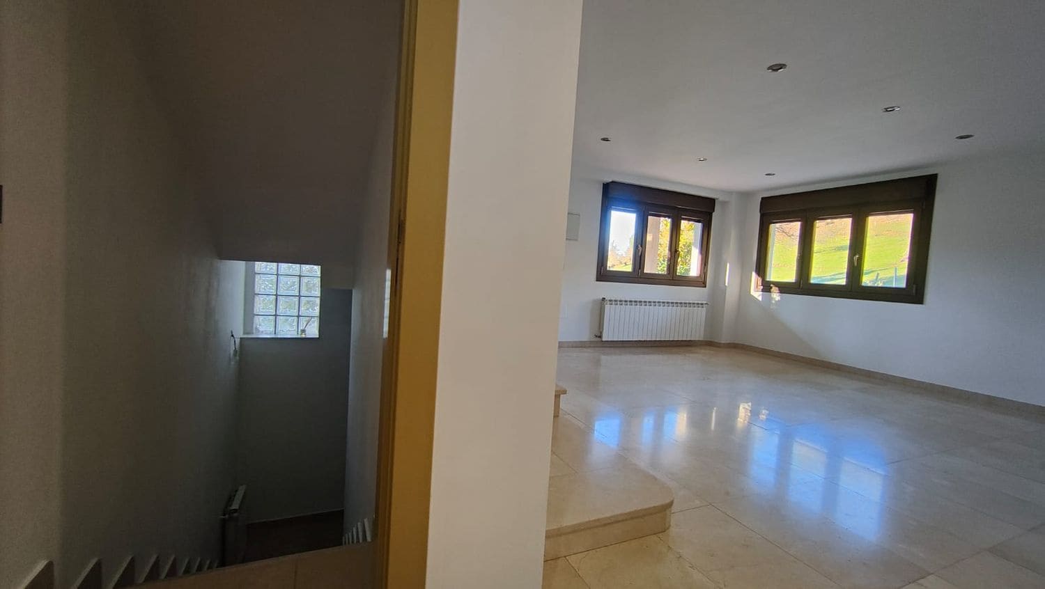 4 bedroom Villa for sale in Siero with garage - € 390,000 (Ref: 9480848)