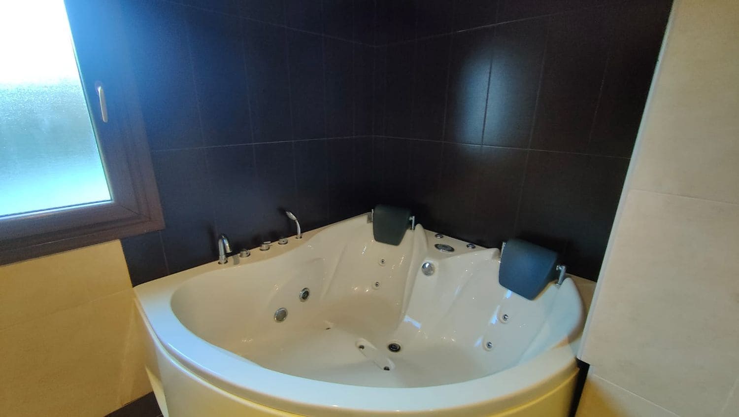 4 bedroom Villa for sale in Siero with garage - € 390,000 (Ref: 9480848)