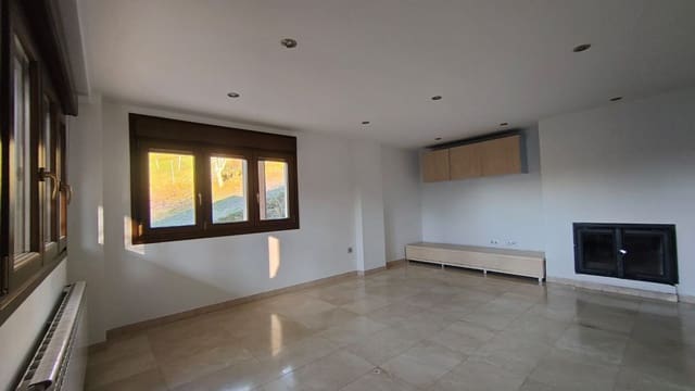 Chalet de 4 habitaciones en Siero en venta con garaje - 390.000 € (Ref: 9480848)