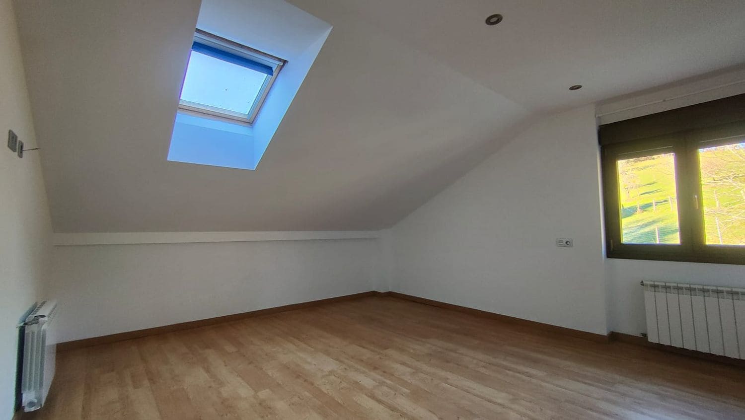 4 bedroom Villa for sale in Siero with garage - € 390,000 (Ref: 9480848)