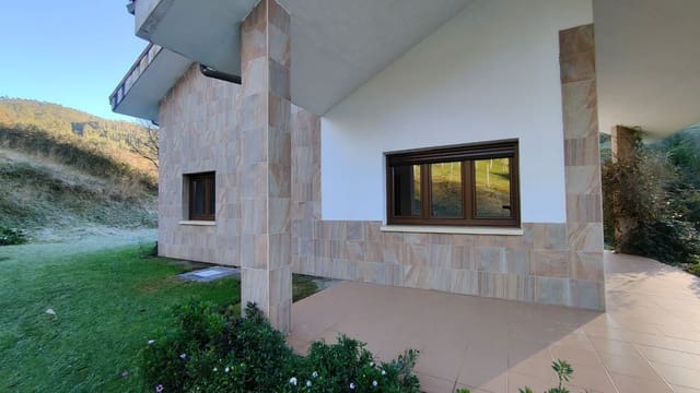 Chalet de 4 habitaciones en Siero en venta con garaje - 390.000 € (Ref: 9480848)