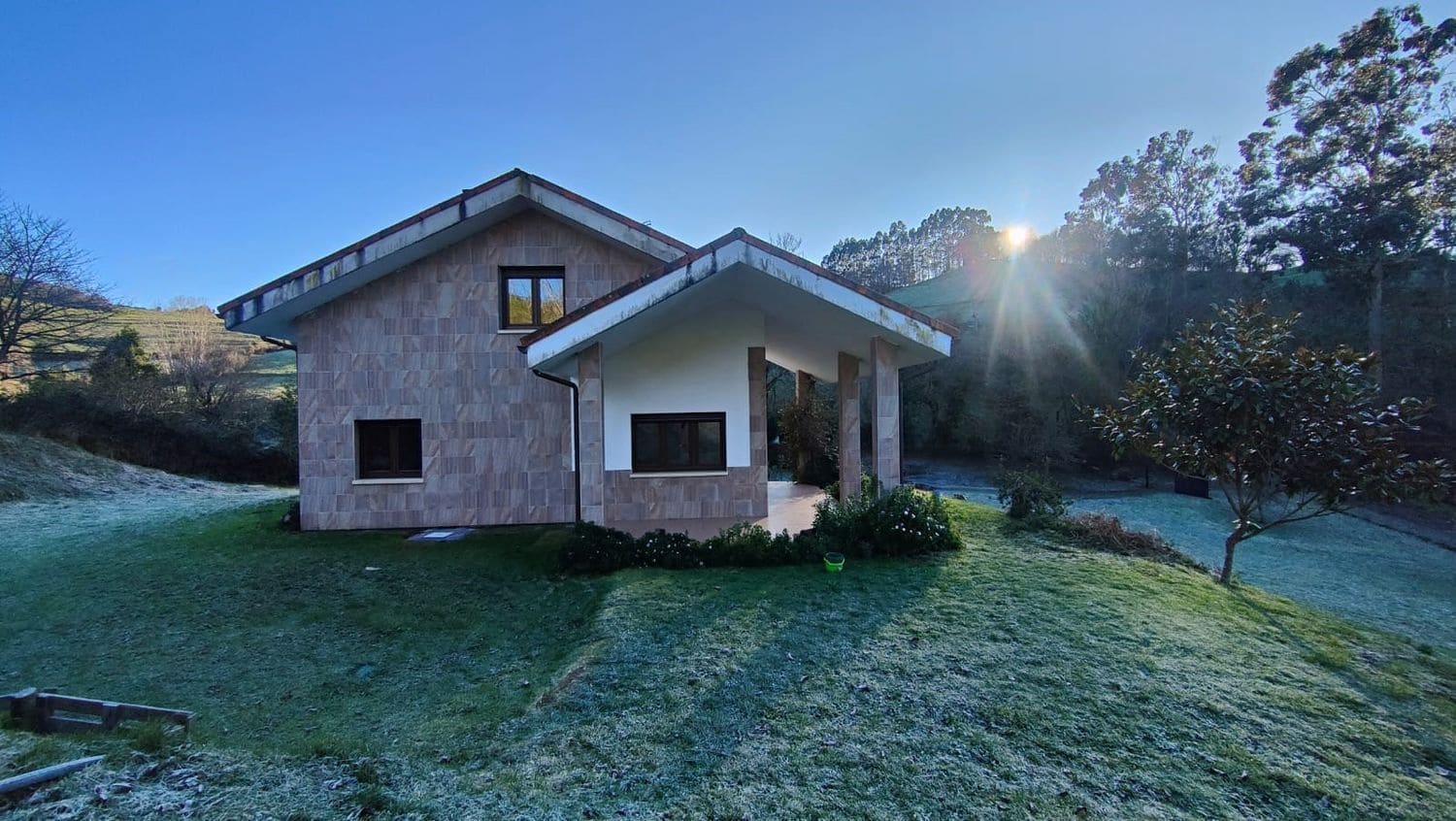 4 bedroom Villa for sale in Siero with garage - € 390,000 (Ref: 9480848)