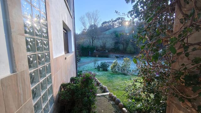 Chalet de 4 habitaciones en Siero en venta con garaje - 390.000 € (Ref: 9480848)