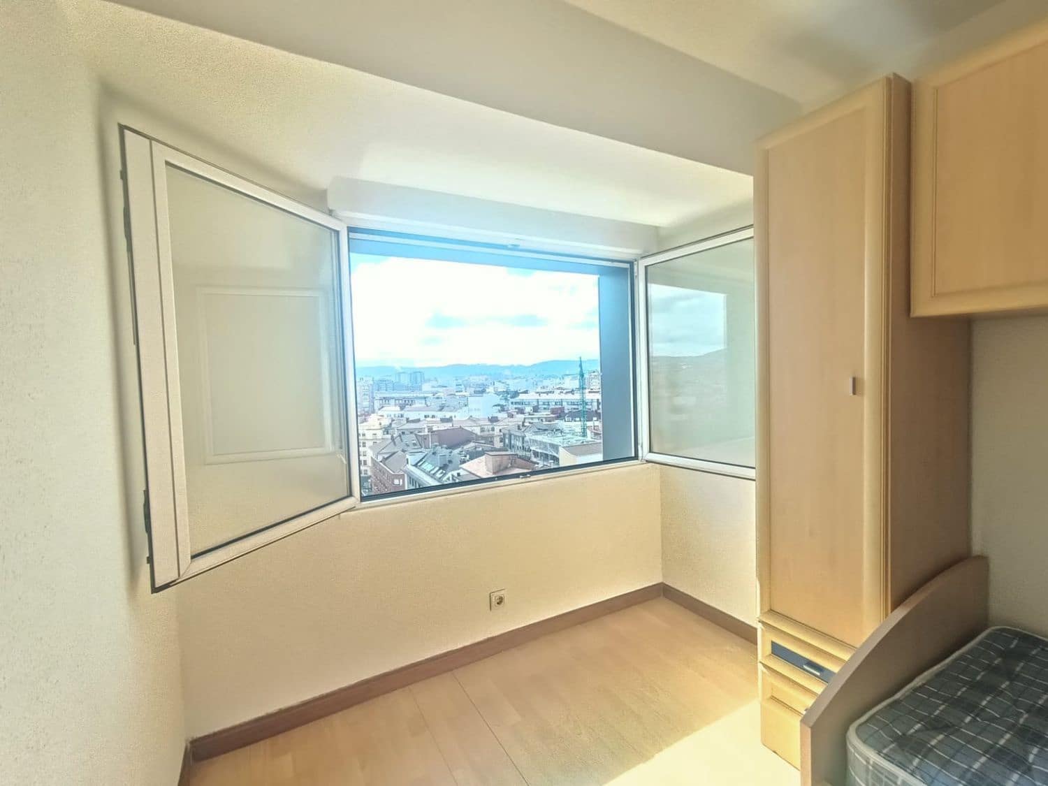 2 slaapkamer Appartement te koop in Gijon met garage - € 225.000 (Ref: 9485499)