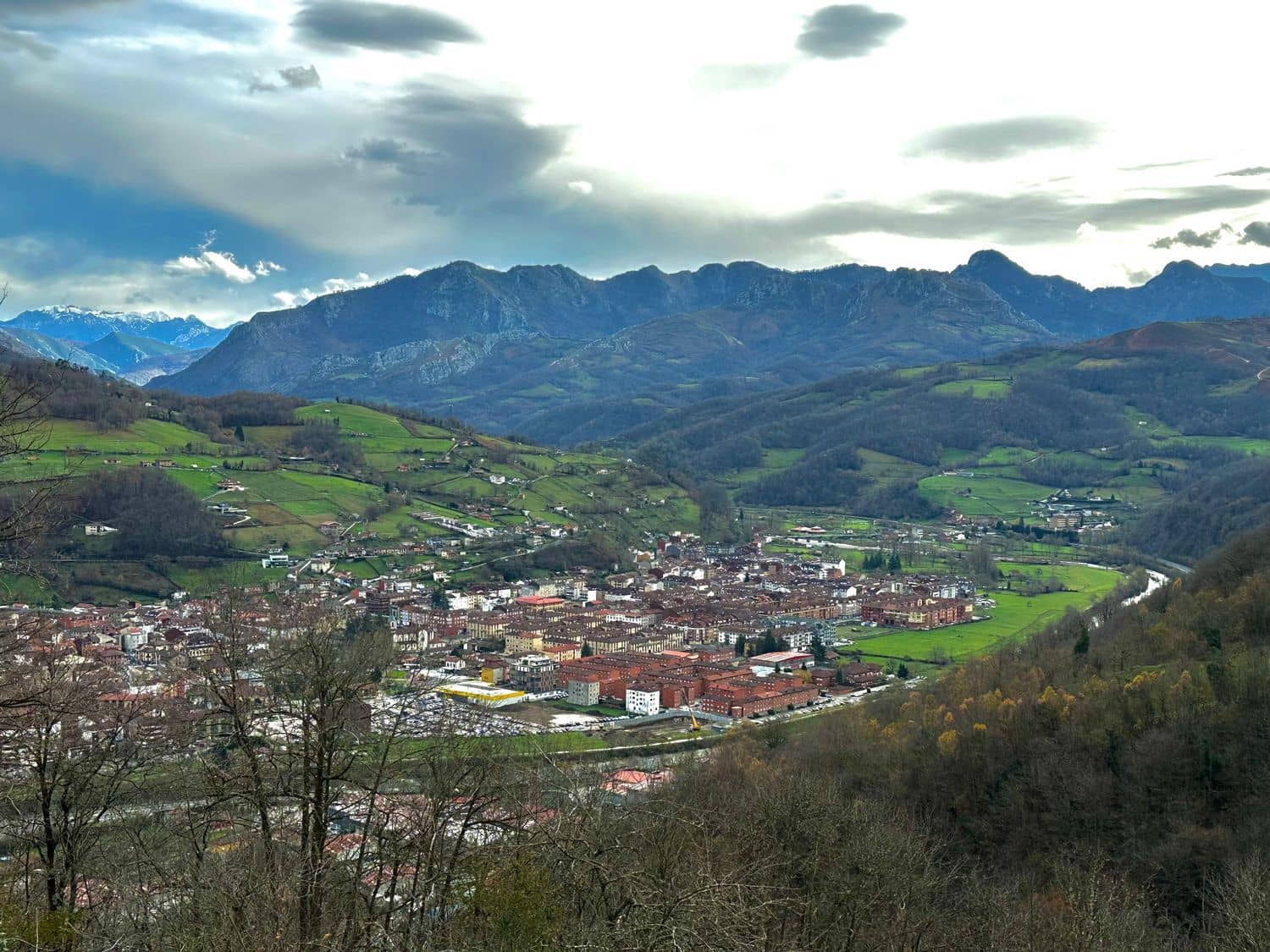 Finca/Casa Rural de 2 habitaciones en Laviana en venta con garaje - 15.000 € (Ref: 9490998)