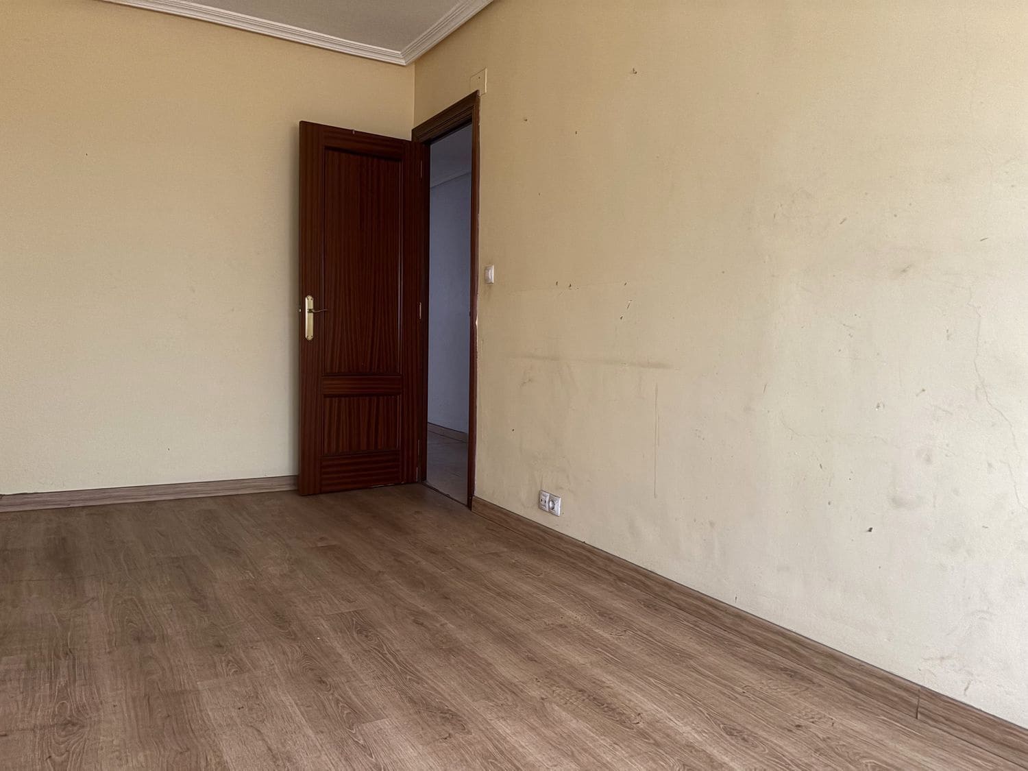 3 bedroom Apartment for sale in Gijon with garage - € 122,000 (Ref: 9496712)