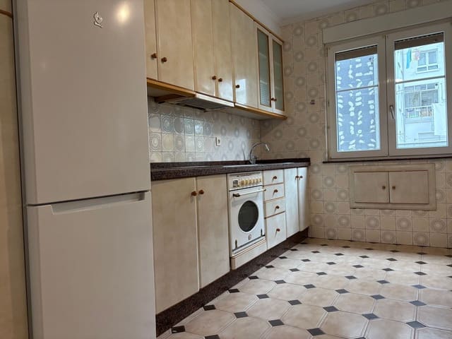 2 soverom Leilighet til salgs i Centro Urbano, Gijón med garasje - € 164 000 (Ref: 9496713)