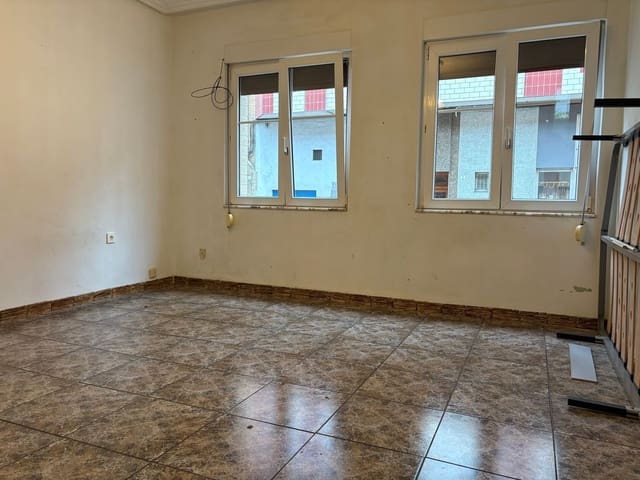 2 soverom Leilighet til salgs i Centro Urbano, Gijón med garasje - € 164 000 (Ref: 9496713)