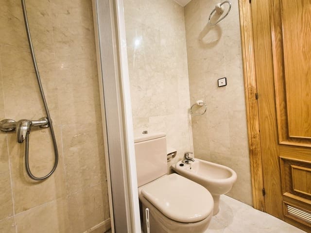 1 makuuhuone Huoneisto vuokrattavana paikassa Centro Urbano, Gijón mukana 
autotalli - 700 € (Ref: 9501873)