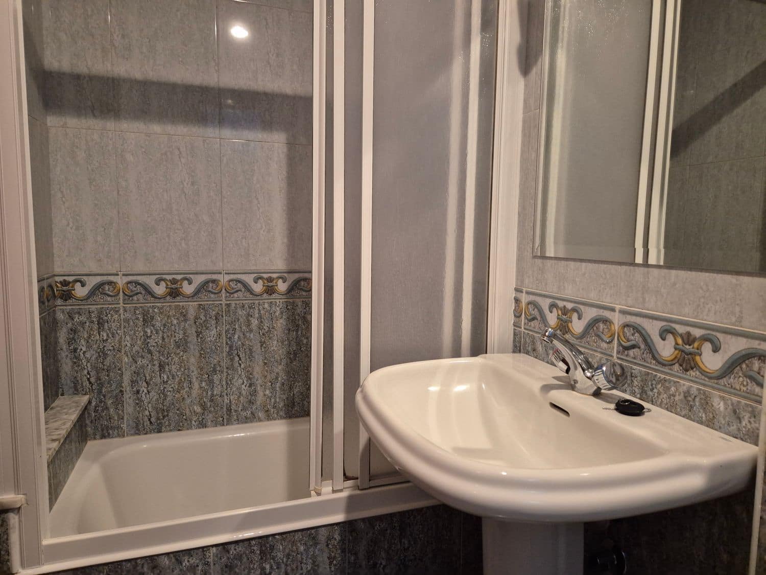 2 makuuhuone Huoneisto vuokrattavana paikassa San Martin del Rey Aurelio mukana 
autotalli - 550 € (Ref: 9503729)