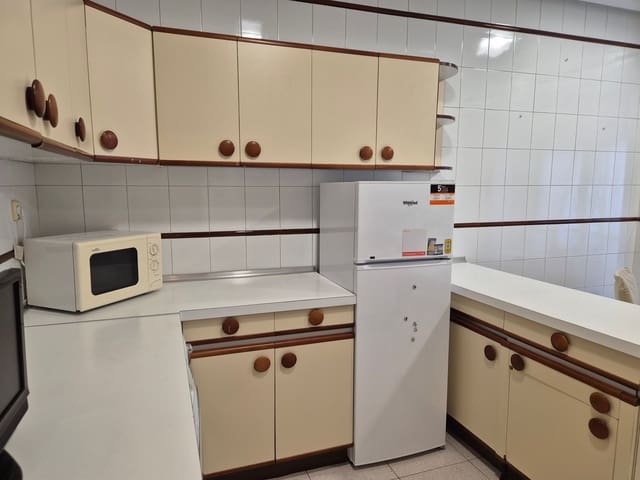 5 makuuhuone Huoneisto vuokrattavana paikassa San Martín del Rey Aurelio mukana 
autotalli - 750 € (Ref: 9503730)