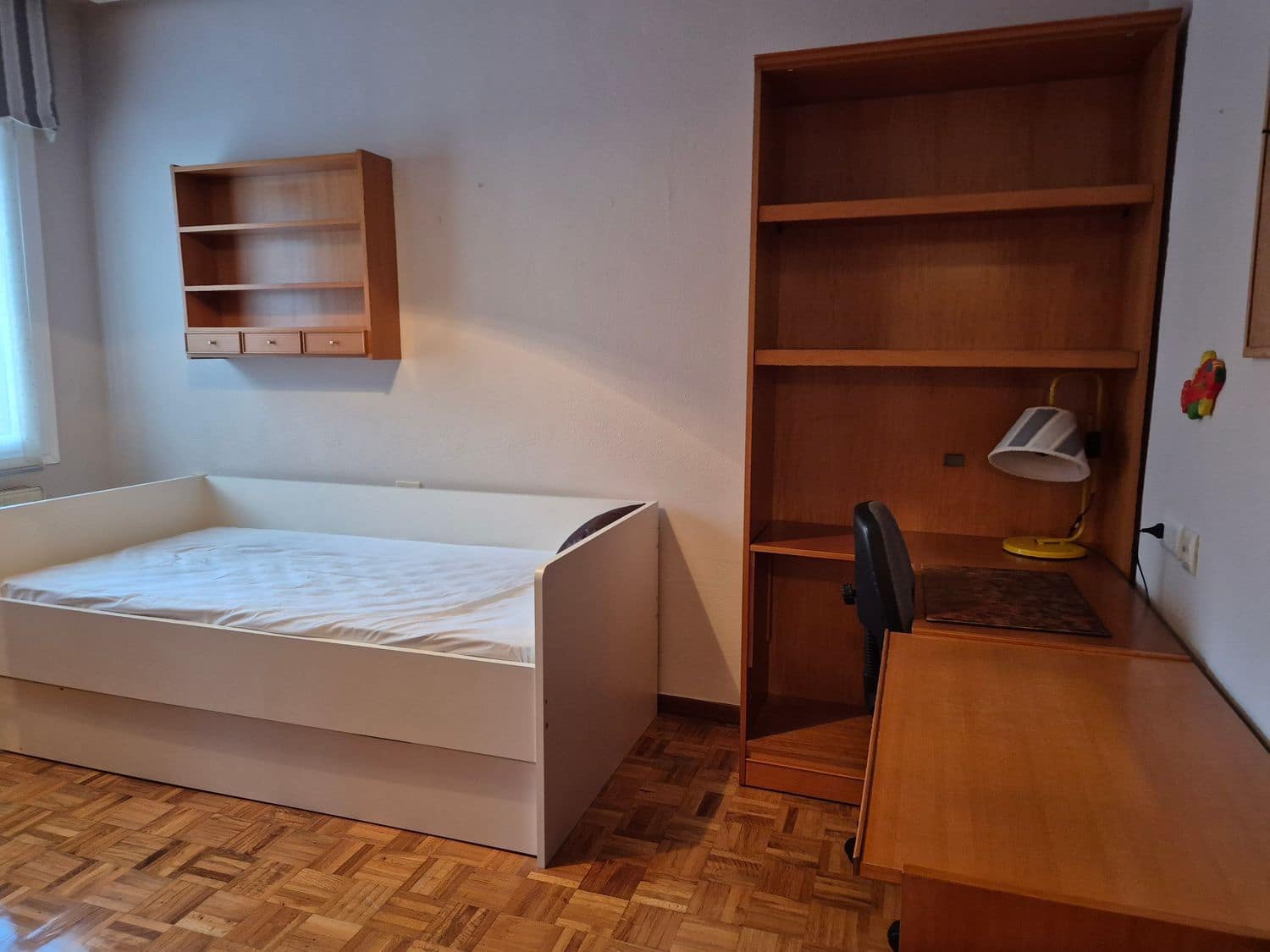 5 bedroom Apartment for rent in San Martin del Rey Aurelio with garage - € 750 (Ref: 9503730)