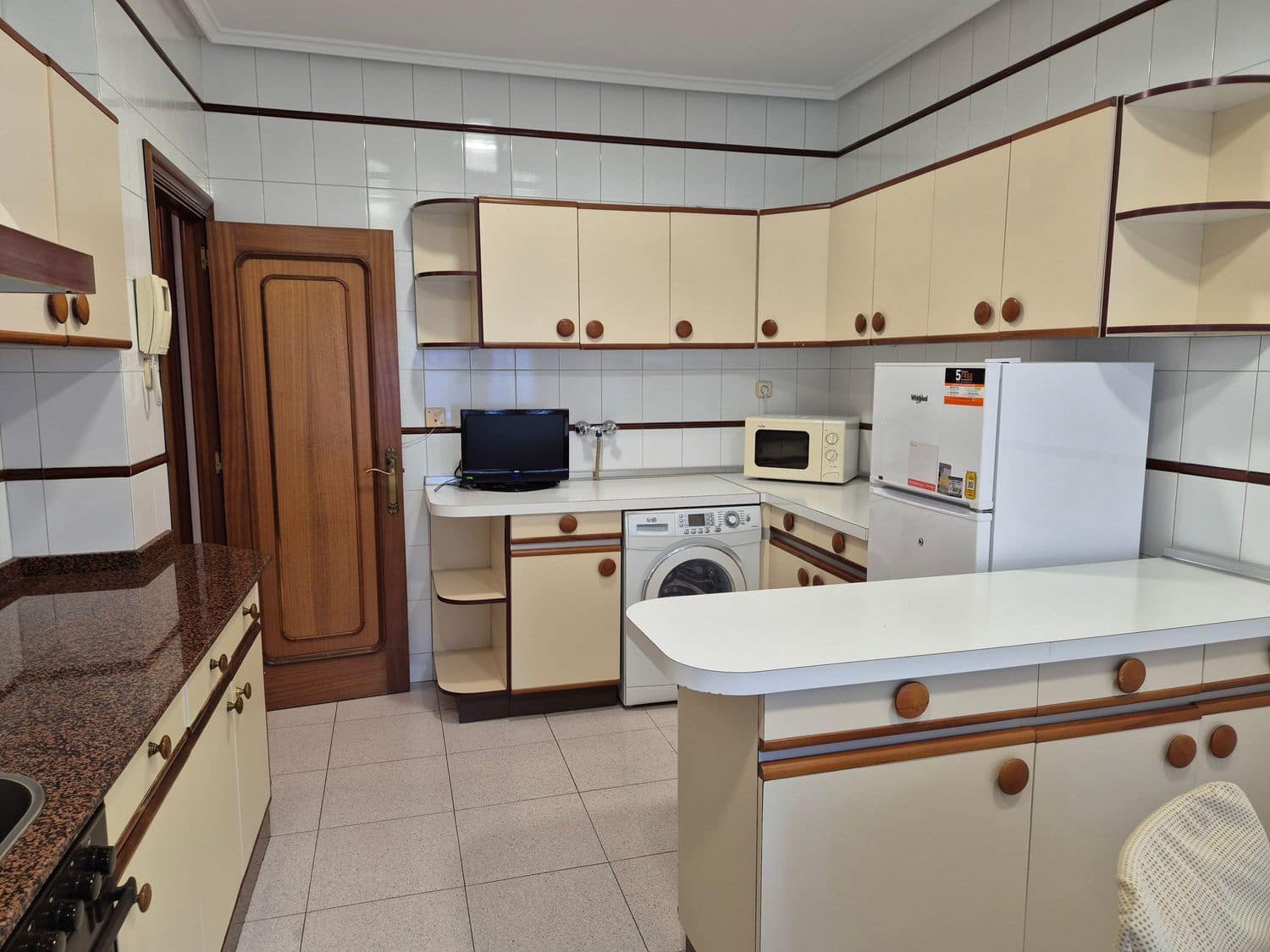 5 bedroom Apartment for rent in San Martin del Rey Aurelio with garage - € 750 (Ref: 9503730)