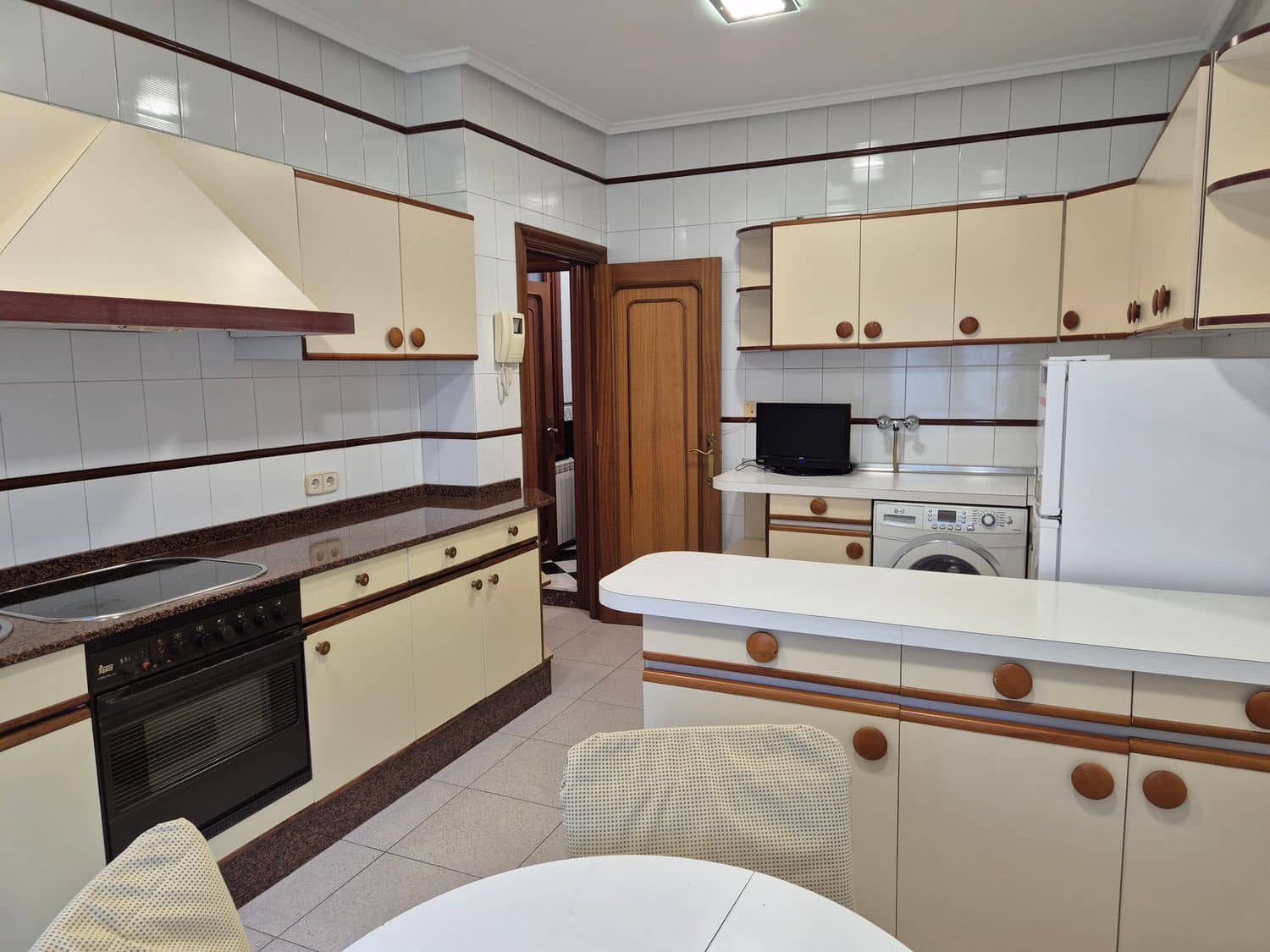 5 bedroom Apartment for rent in San Martin del Rey Aurelio with garage - € 750 (Ref: 9503730)