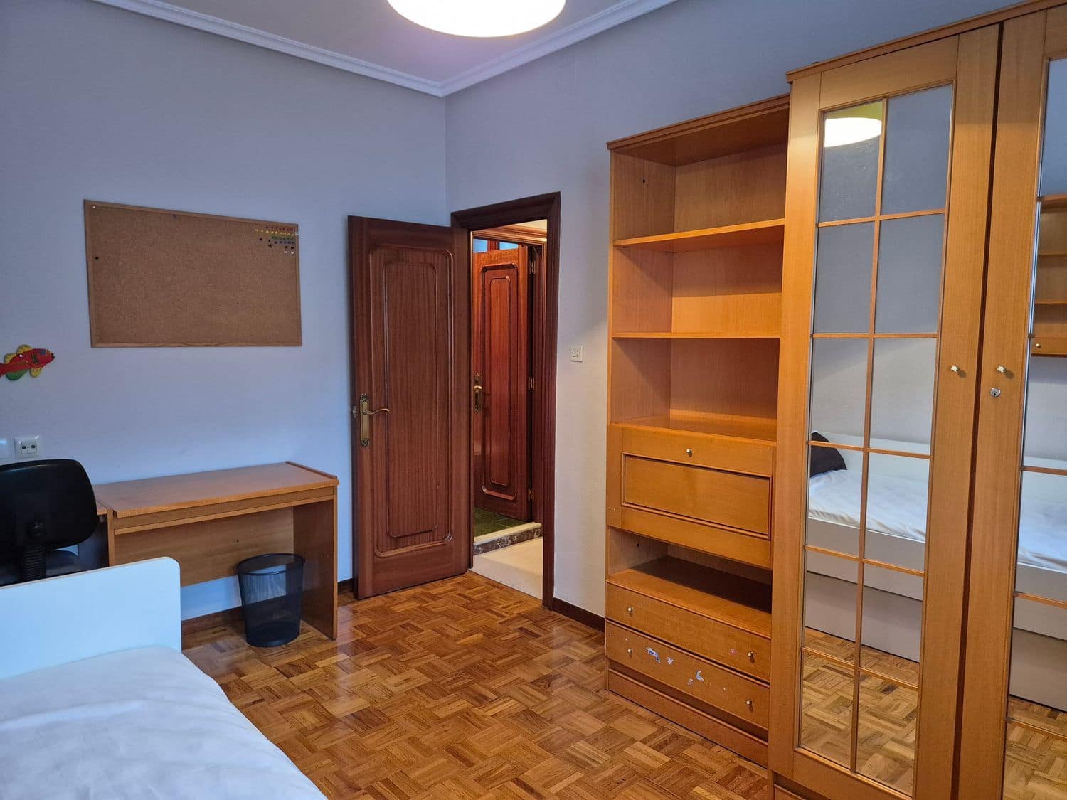 5 bedroom Apartment for rent in San Martin del Rey Aurelio with garage - € 750 (Ref: 9503730)