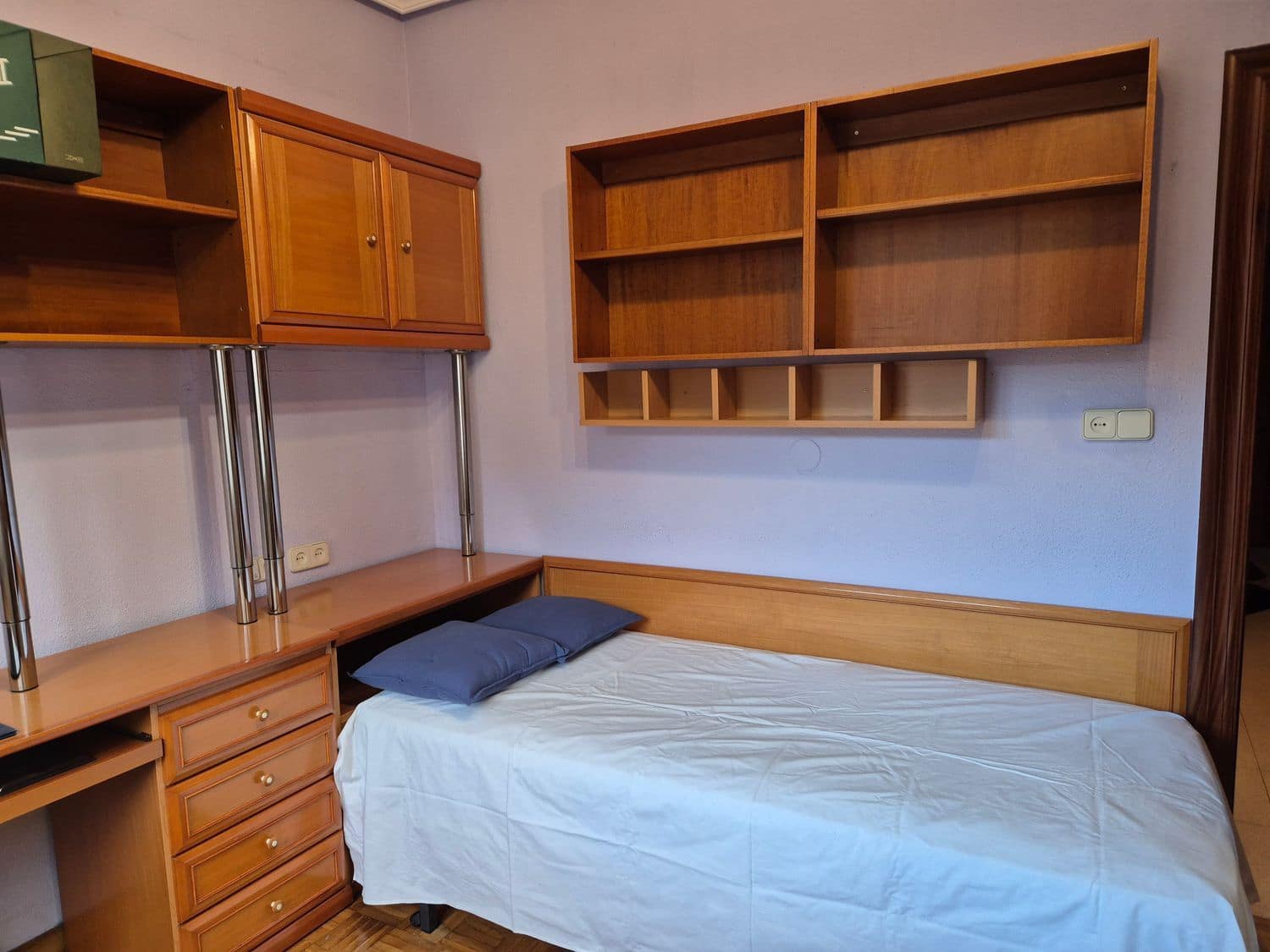 5 bedroom Apartment for rent in San Martin del Rey Aurelio with garage - € 750 (Ref: 9503730)