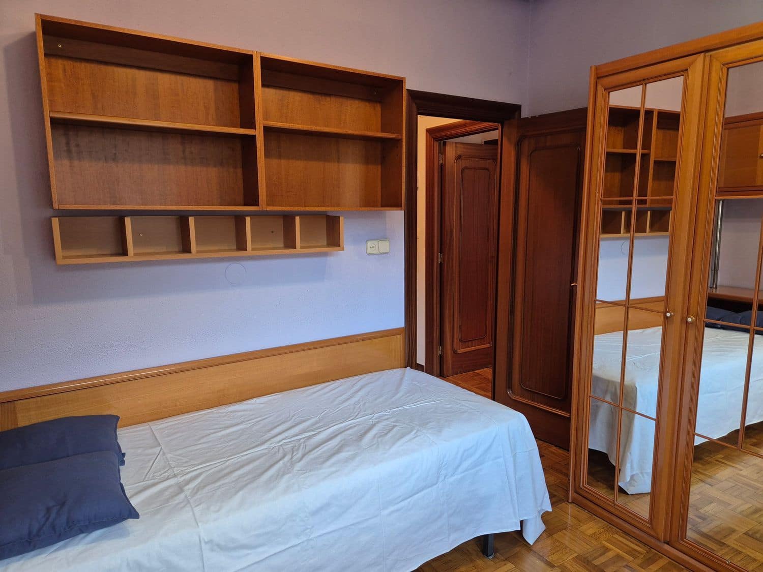 5 bedroom Apartment for rent in San Martin del Rey Aurelio with garage - € 750 (Ref: 9503730)