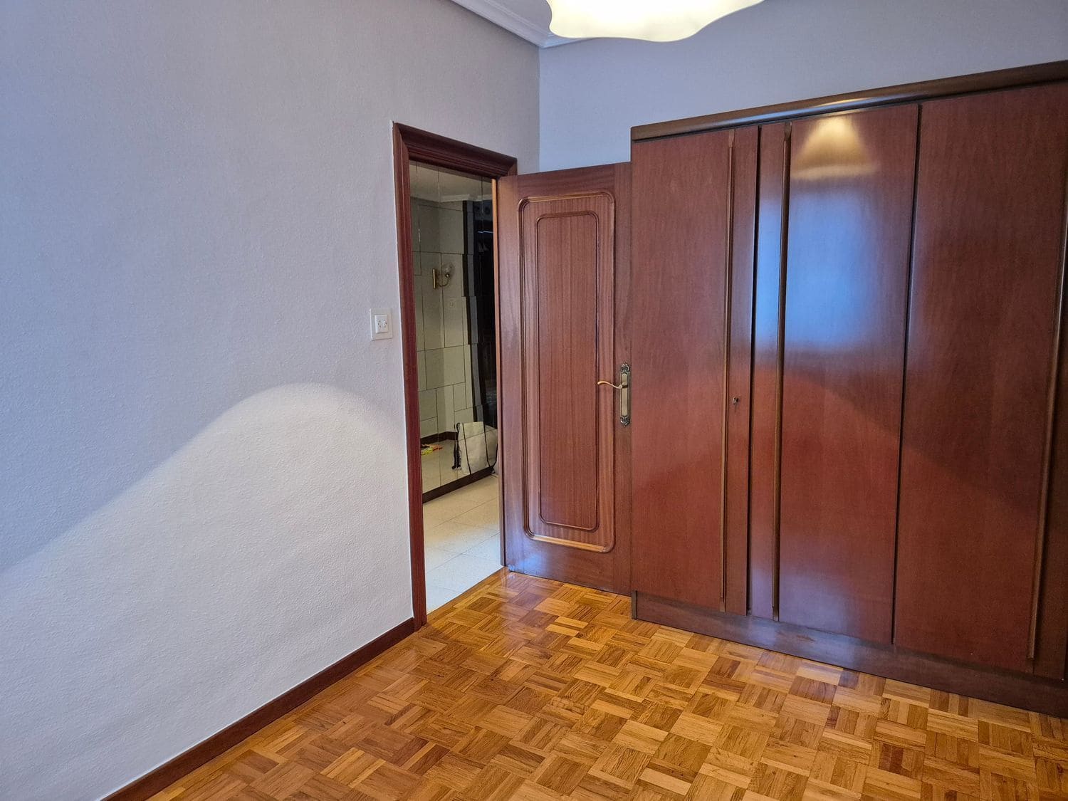 5 bedroom Apartment for rent in San Martin del Rey Aurelio with garage - € 750 (Ref: 9503730)