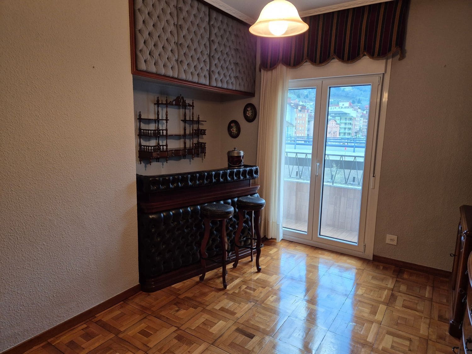 5 bedroom Apartment for rent in San Martin del Rey Aurelio with garage - € 750 (Ref: 9503730)